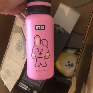 new never used bt21 cookie water bottle